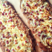 Flammkuchen, Denette, Dinnele, Blooz, Salzekuchen, Rahmfladen, Fladen, Währe, Plootz, Ploatz, Bloads, Fladenbrot